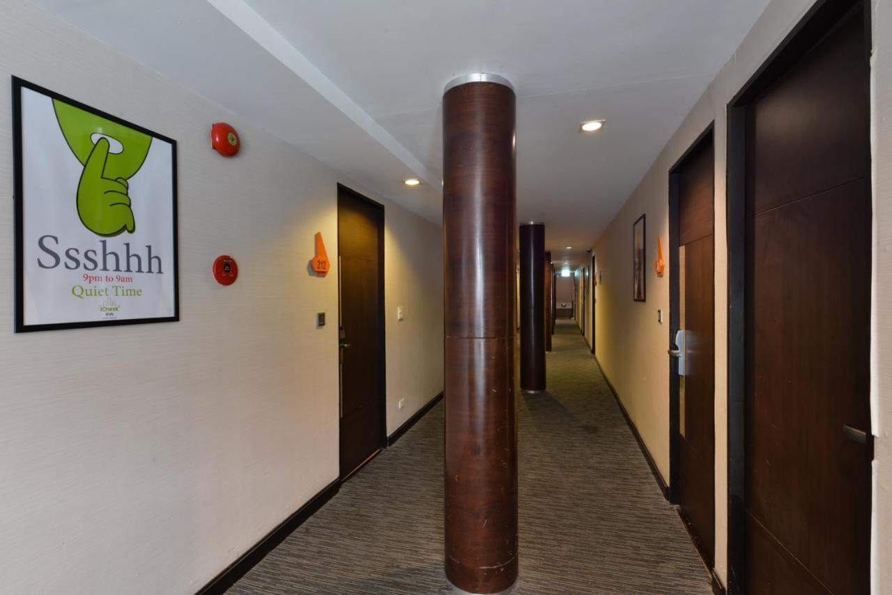 澎蓬阿尔瓦娜快捷酒店 曼谷 外观 照片